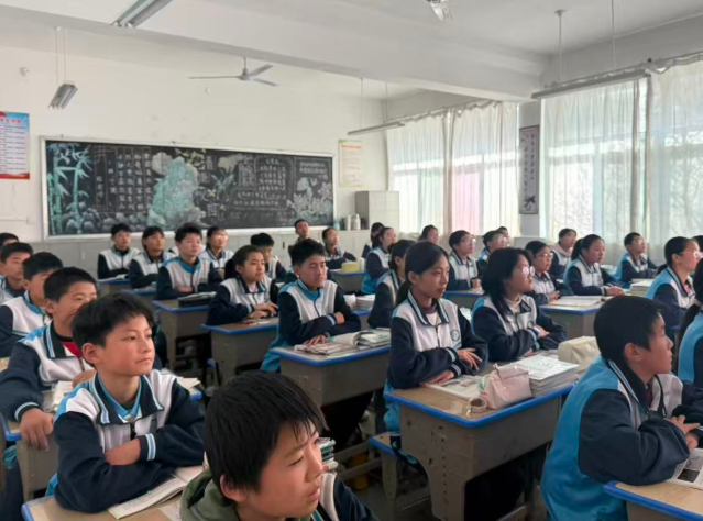 师德师风建设提升专业还活跃把信息技能用在讲堂上 师德师风建设提升专业还活跃把信息技能用在讲堂上