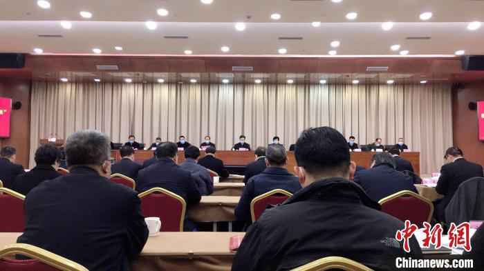 杭州市“战疫情 促发展”工作推进会。 钱晨菲 摄 杭州上线政商“亲清在线”系统 企业诉求在线直达